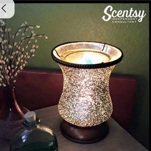 SCENTSY Cream Tulip Lamp Shade Warmer EUC - Picture 2 of 8